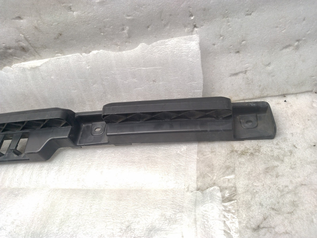 OEM 2012-2020 VOLKSWAGEN PASSAT - REAR Center Bumper Mount/Bracket 561807863A
