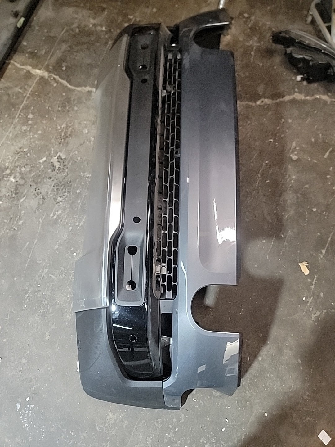 2021-2024 RIVIAN R1T R1S COMPLETE FRONT BUMPER Assembly OEM