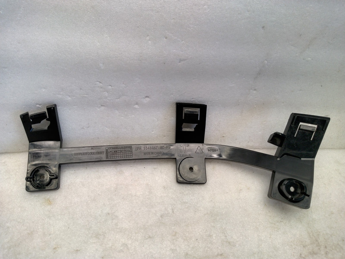 2015-2019 TESLA MODEL X LEFT HEADLIGHT SUPPORT BRACKET 1046957-00-F OEM