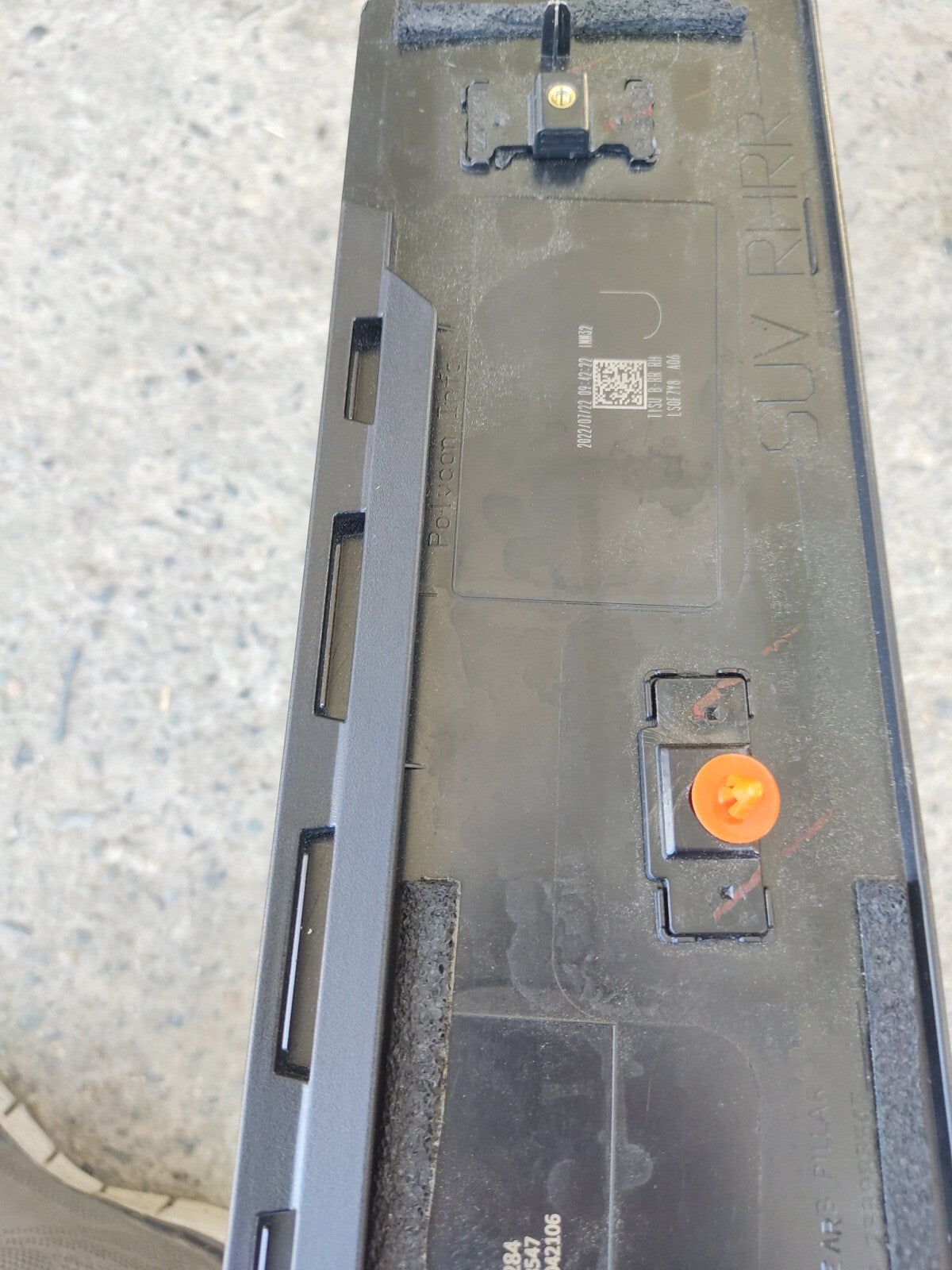 GM P/N 84988284 Rear Passenger Side Door Window Frame Front Applique Black