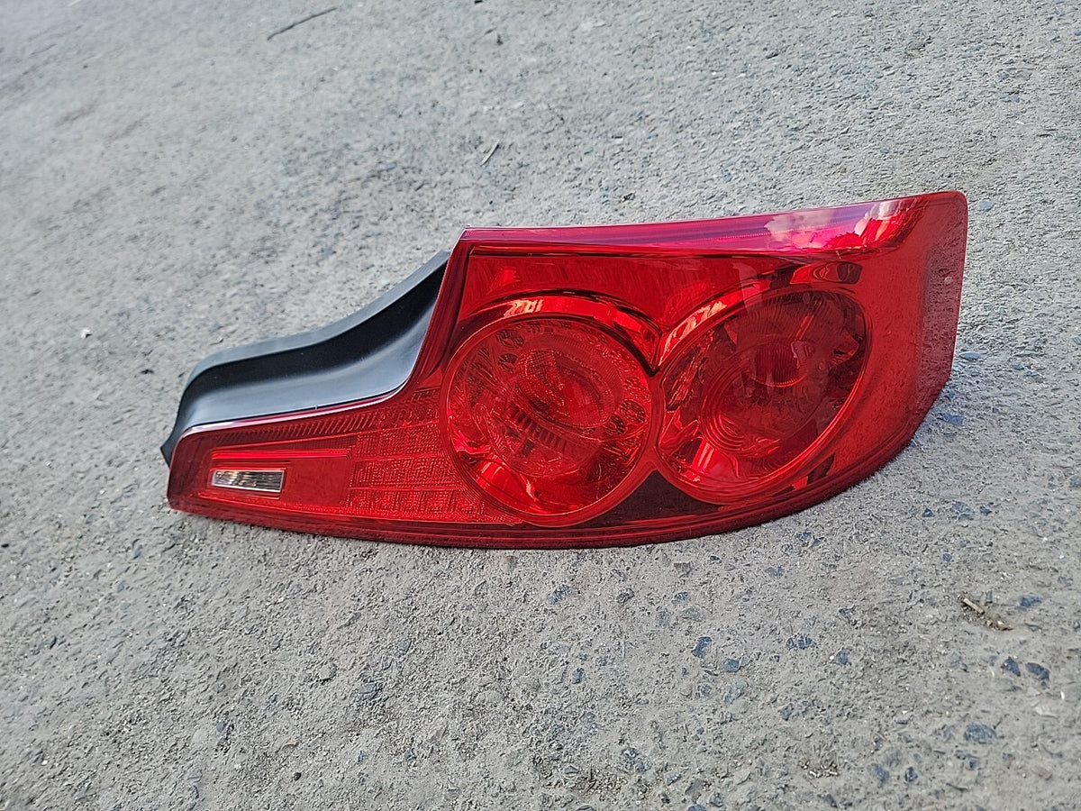 2006-2007 Infiniti G35 Coupe Right Passenger RH Outer Tail Light OEM 5247L DG1