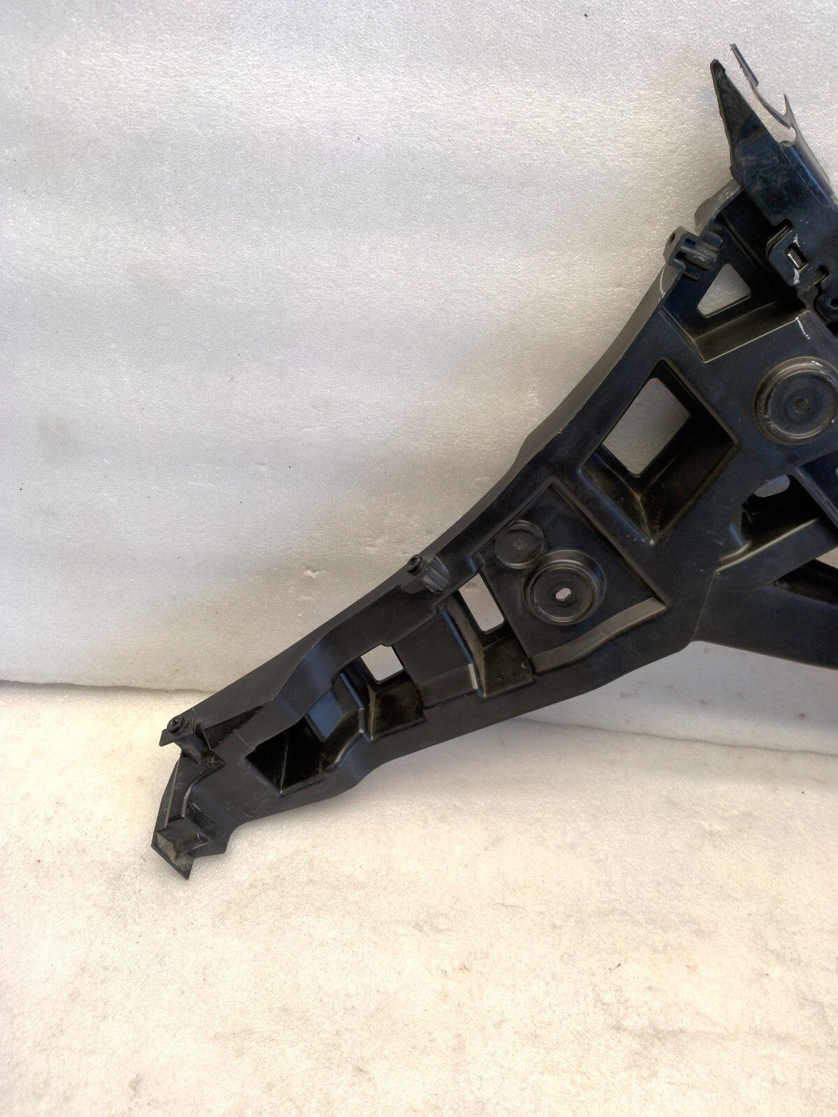 2019-2021 17A807394 VOLKSWAGEN JETTA REAR RIGHT BUMPER MOUNT BRACKET SUPPORT OEM