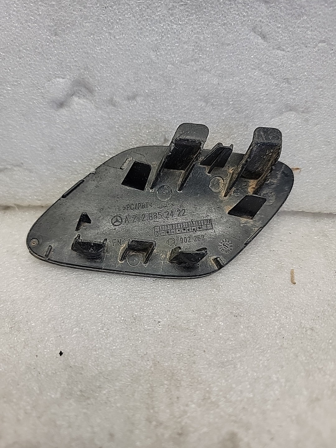 14-16 MERCEDES E CLASS SEDAN FRONT BUMPER TOW HOOK EYE COVER CAP TRIM 2128852422