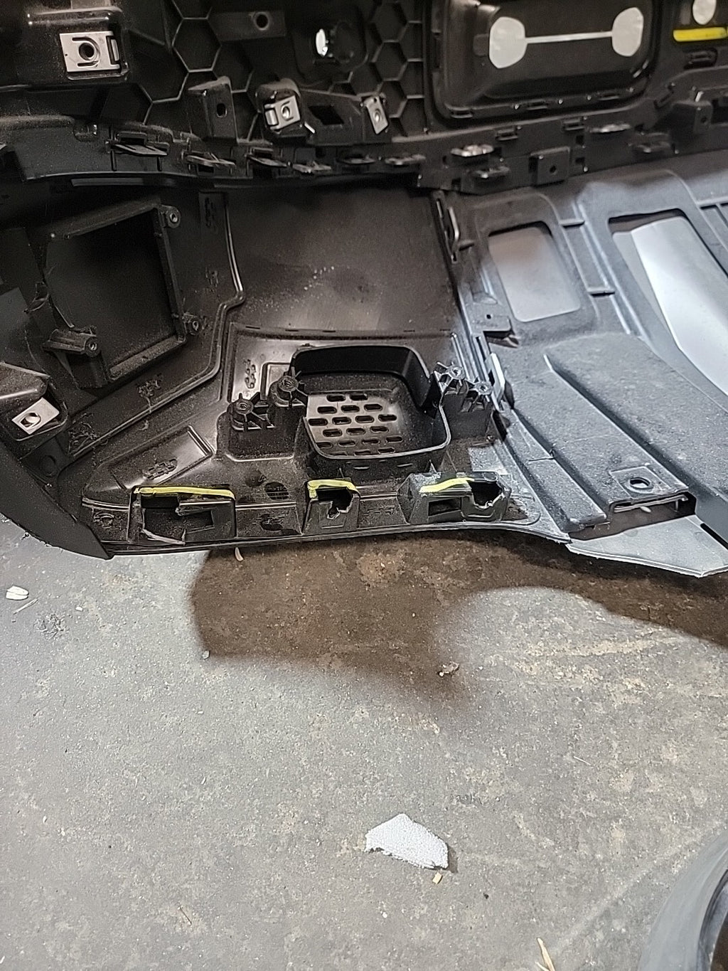 2021-2024 RIVIAN R1T R1S COMPLETE FRONT BUMPER Assembly OEM