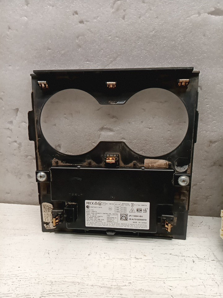 17-23 Model 3 Media Controller Computer Control Module Unit MCU 1566786-80-C OEM