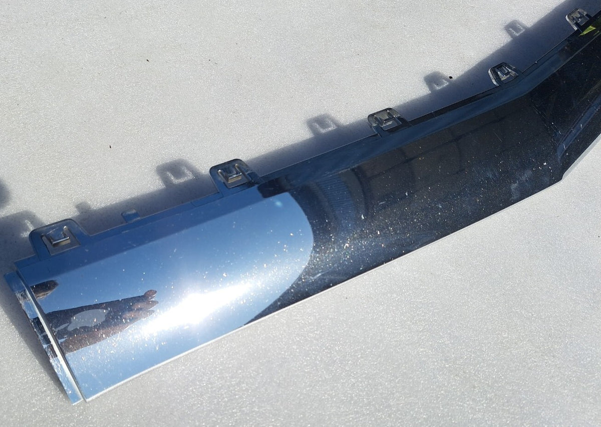 2015 - 2018 Mercedes CLS Front Bumper Center Chrome Trim Molding A 218 885 17 74