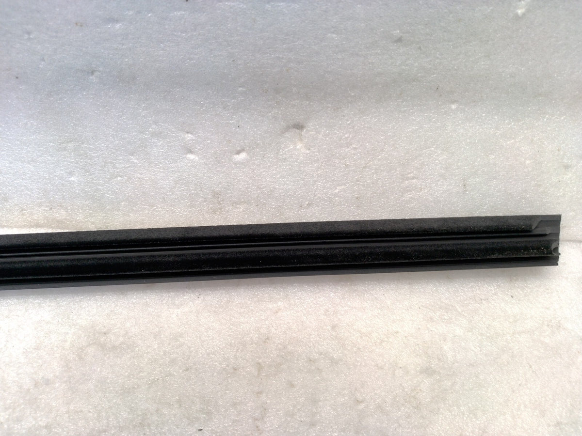 NEW Tesla Model 3 Front Right Door Window Molding OEM 1080684-01-I