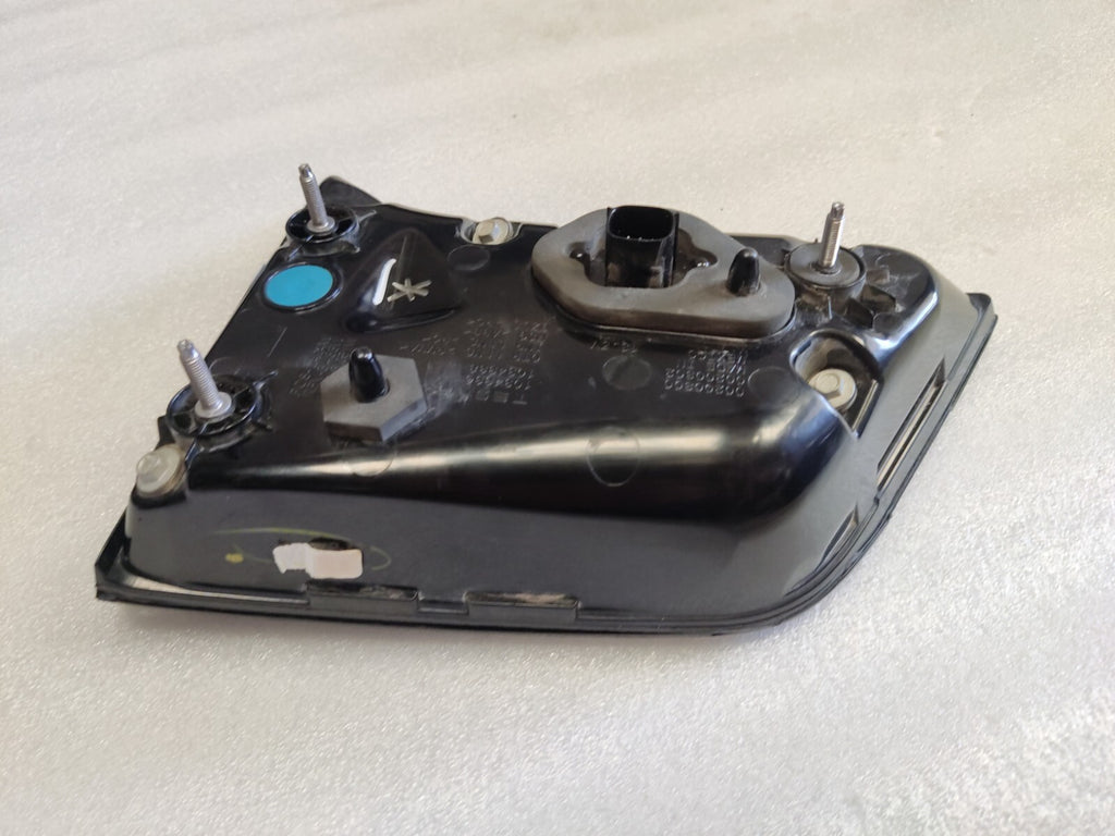 Tesla Model X Left Rear Inner Tail Light Assembly 1034336-00-B 2016 - 2021 *"