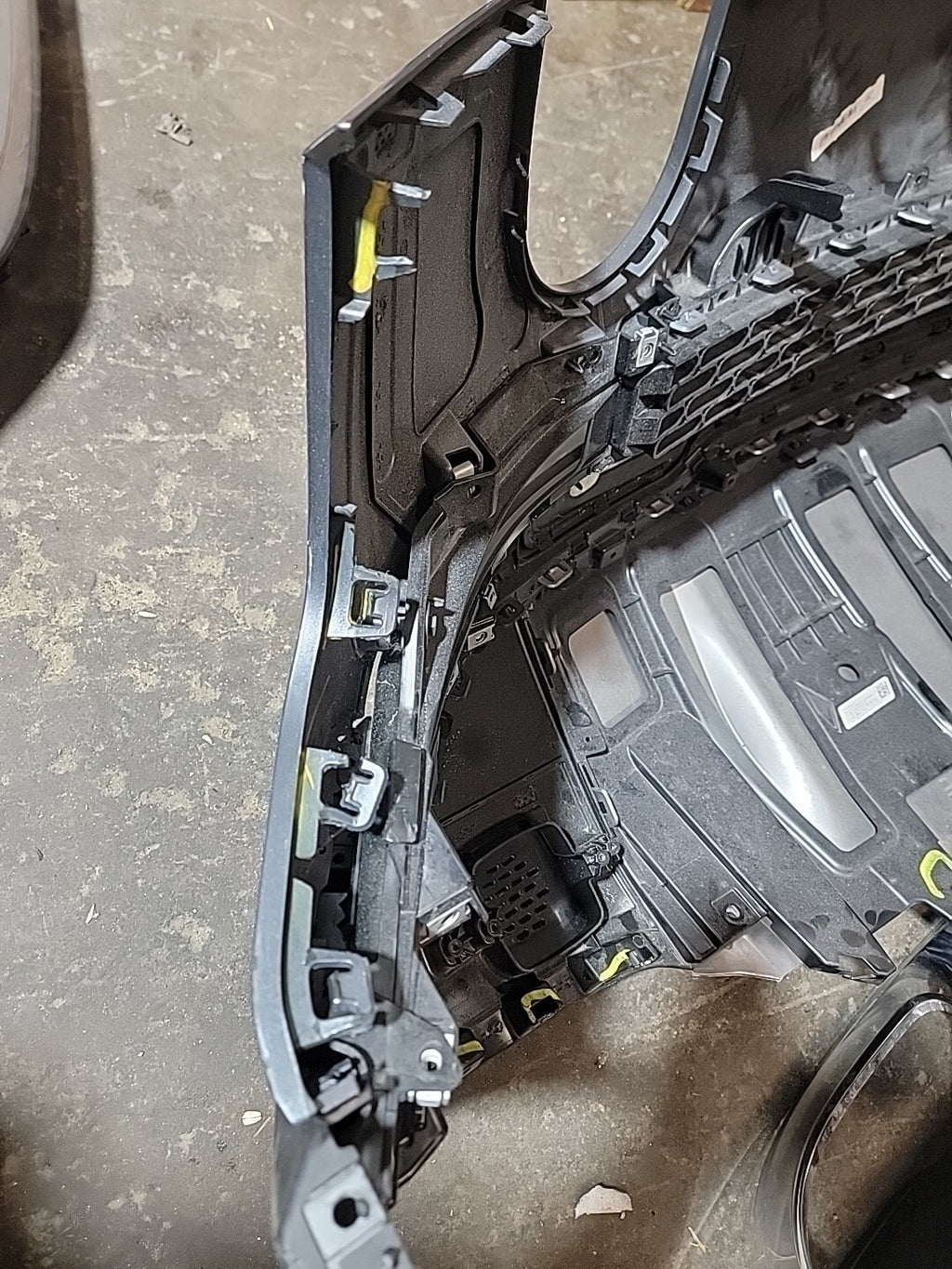 2021-2024 RIVIAN R1T R1S COMPLETE FRONT BUMPER Assembly OEM