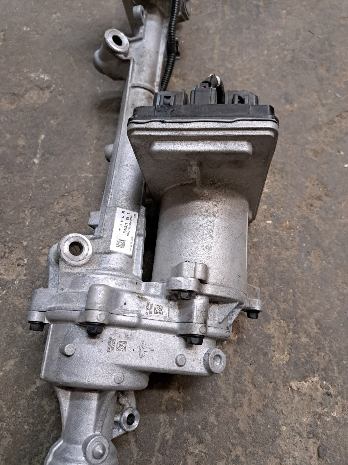 OEM 2020 - 2023 Tesla Model Y Front Power Steering Rack and Pinion good conditio