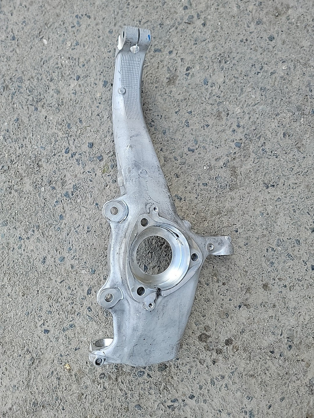 Tesla Model 3 Front Right Passenger Spindle Knuckle Assembly 1044316-00-E