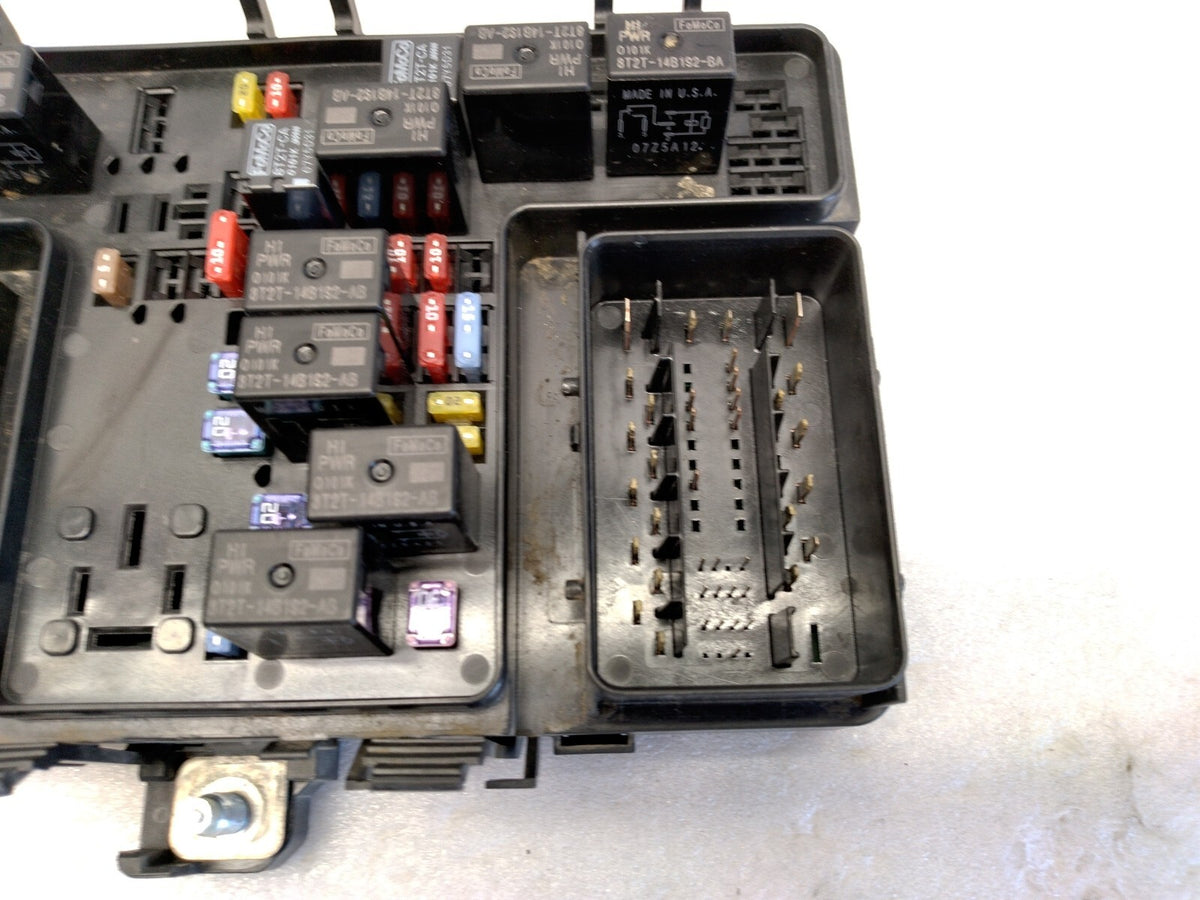 2015-2017 Ford Fusion FG9T14A067BD Engine Fuse Box Relay Control Unit OEM