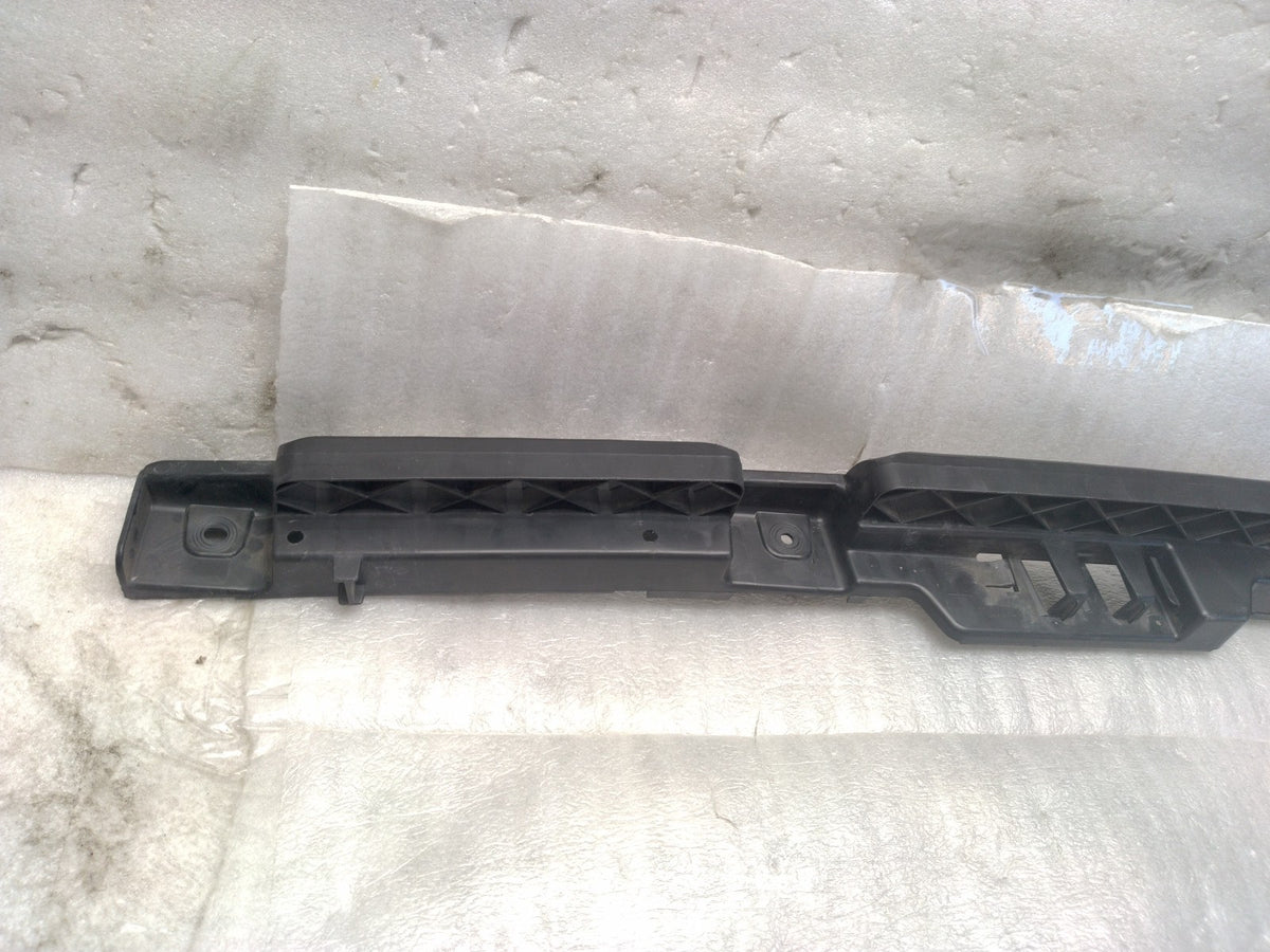 OEM 2012-2020 VOLKSWAGEN PASSAT - REAR Center Bumper Mount/Bracket 561807863A