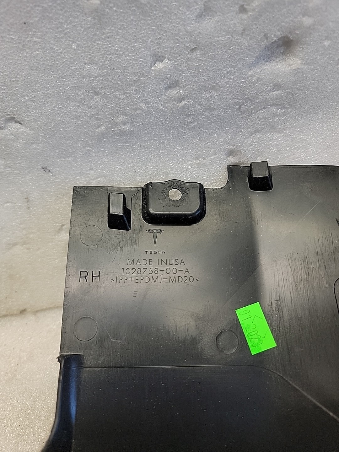 2016-2020 Tesla Model S MS Passenger Side Rocker Molding End Cover Right RH OEM