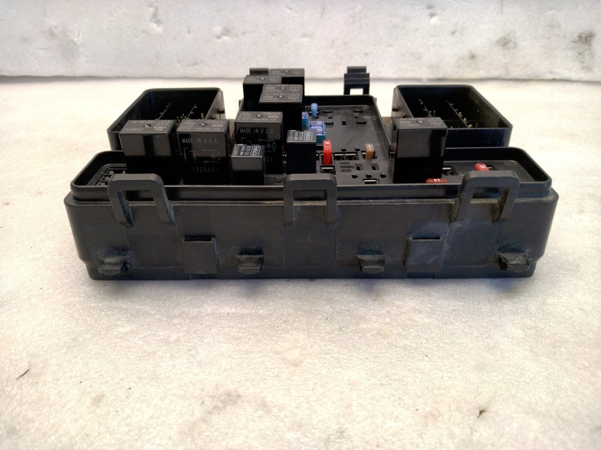 2015-2017 Ford Fusion FG9T14A067BD Engine Fuse Box Relay Control Unit OEM