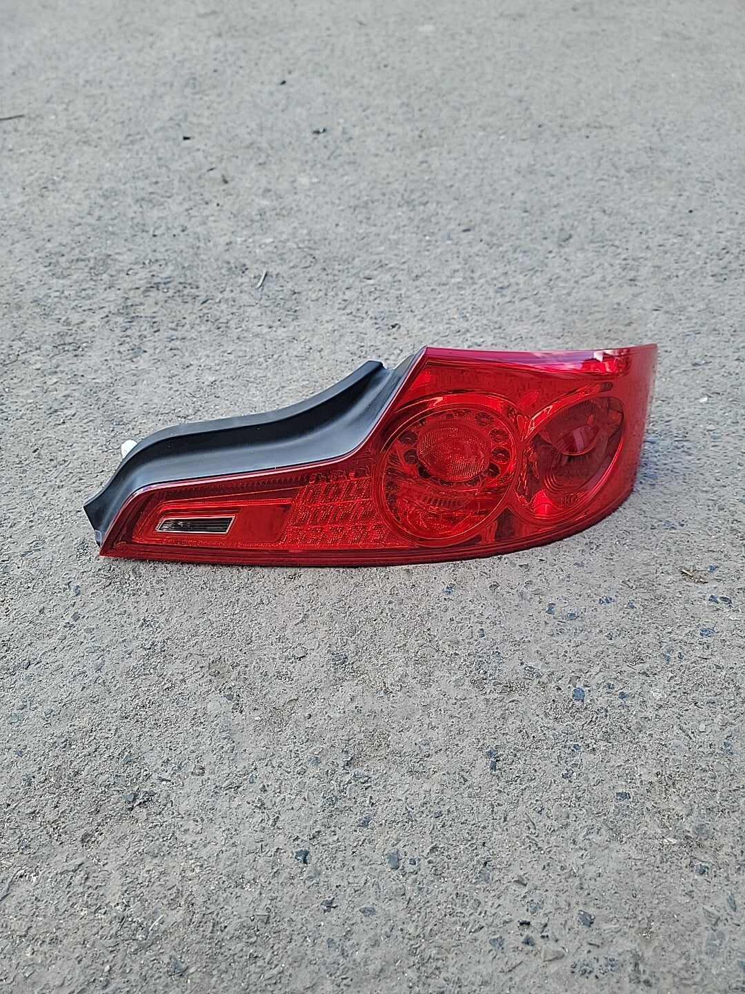 2006-2007 Infiniti G35 Coupe Right Passenger RH Outer Tail Light OEM 5247L DG1