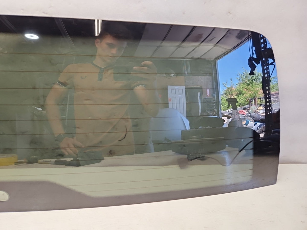 2021-2024 Rivian R1S Rear Tailgate Trunk Lid Window Glass Assy OEM PT00014964