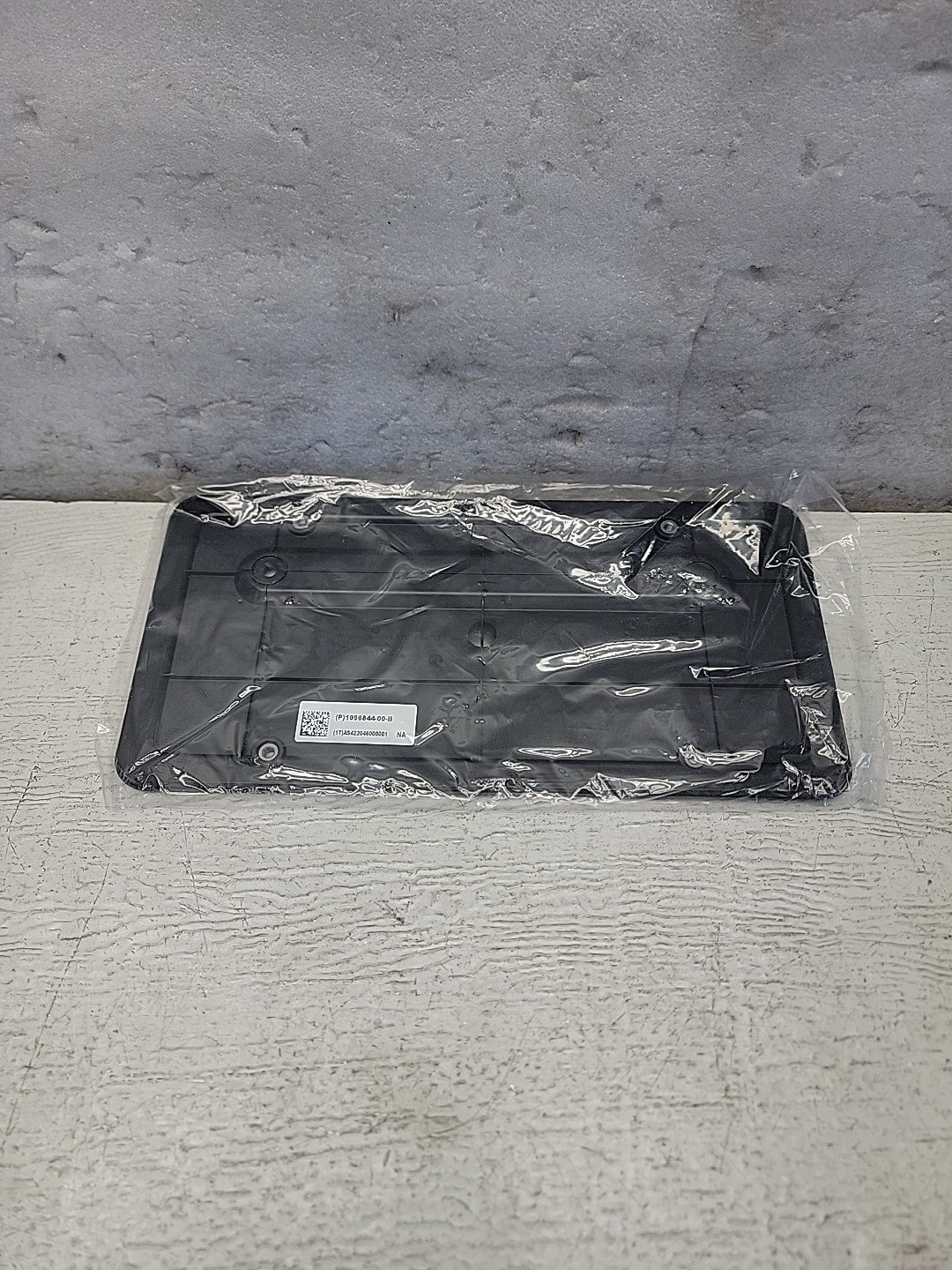 17-25 Model 3 Y Rear License Plate Bracket Frame Holder 1096844-00-B NEW OEM