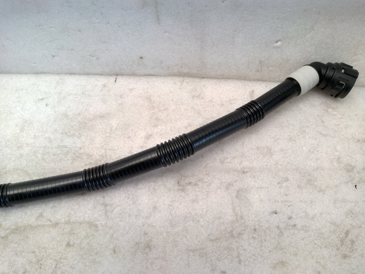 17-22 1077589-00-E Tesla Model3 Front Radiator Outlet Coolant Pipe Hose Tube OEM