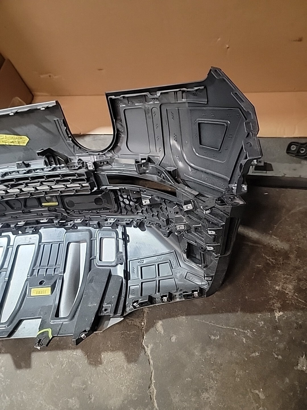 2021-2024 RIVIAN R1T R1S COMPLETE FRONT BUMPER Assembly OEM