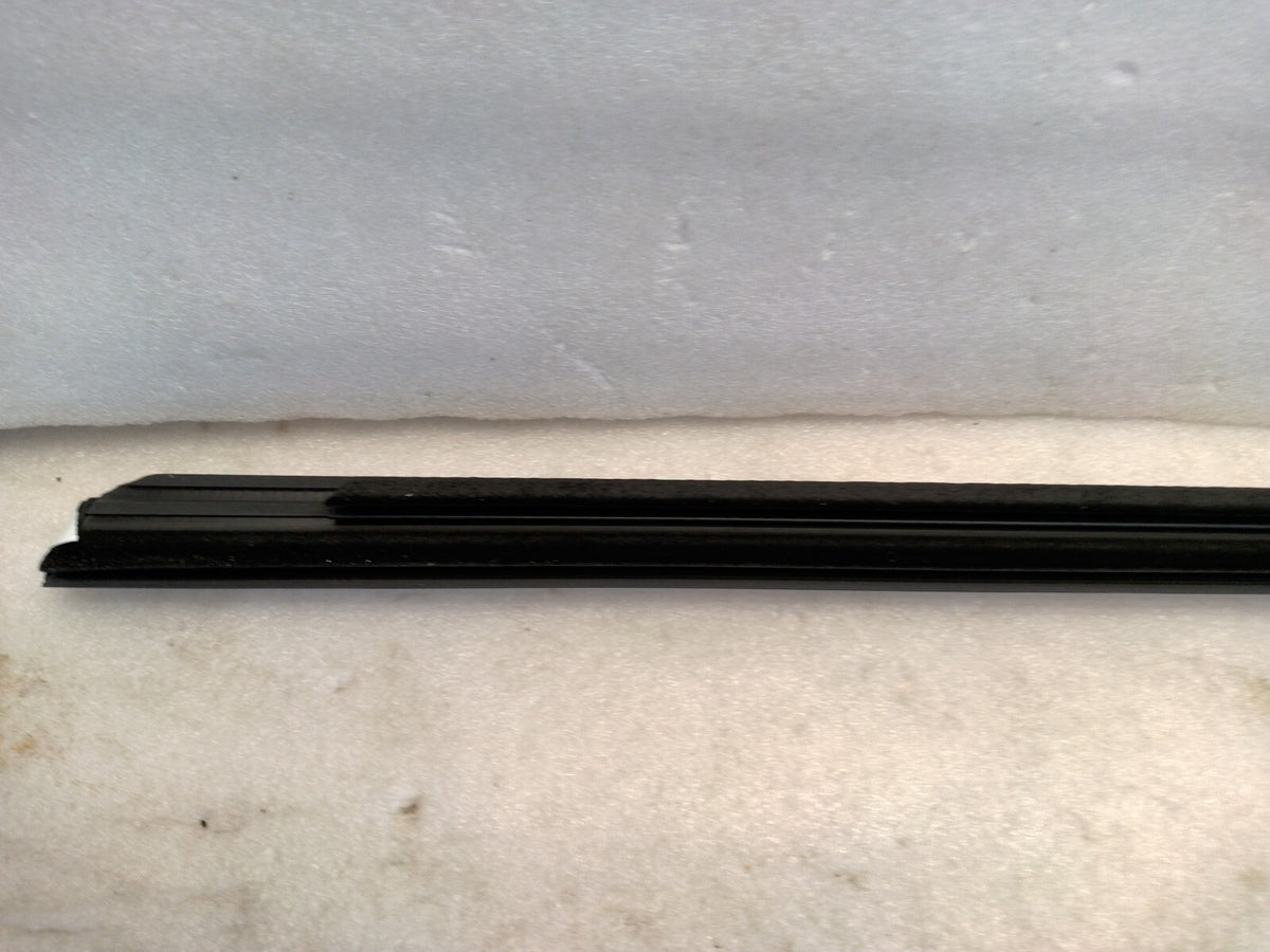 NEW Tesla Model 3 Front Right Door Window Molding OEM 1080684-01-I