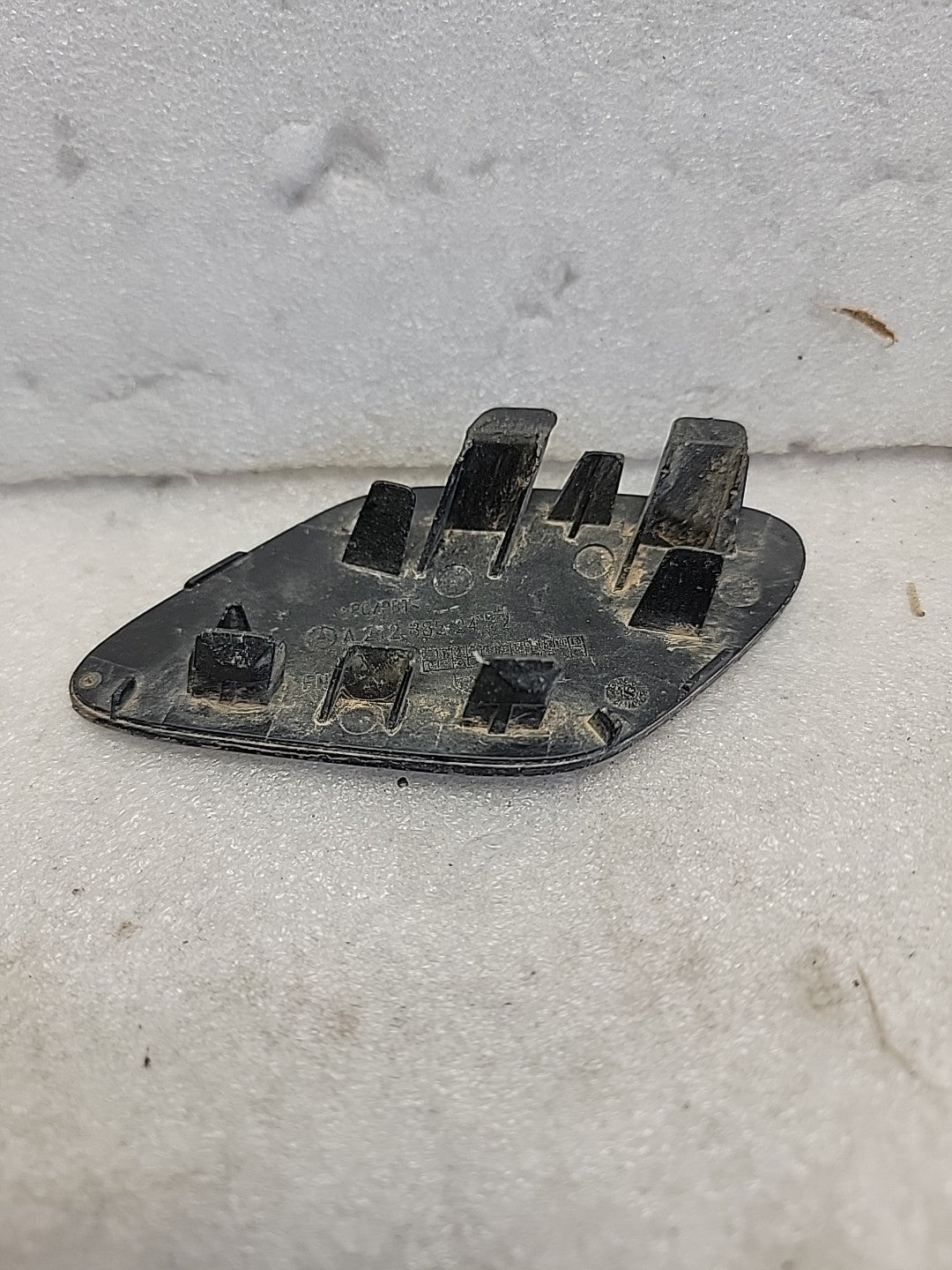 14-16 MERCEDES E CLASS SEDAN FRONT BUMPER TOW HOOK EYE COVER CAP TRIM 2128852422