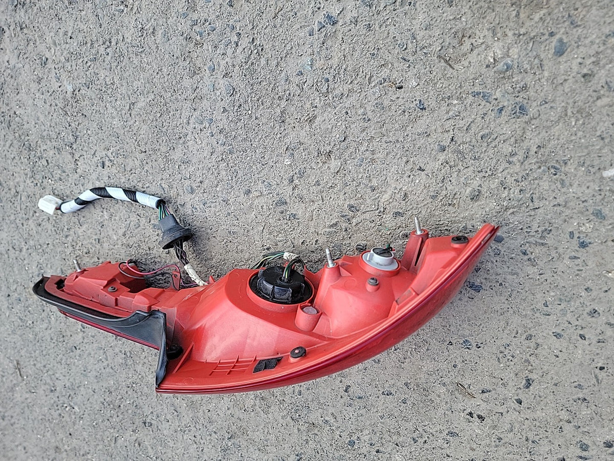 2006-2007 Infiniti G35 Coupe Right Passenger RH Outer Tail Light OEM 5247L DG1