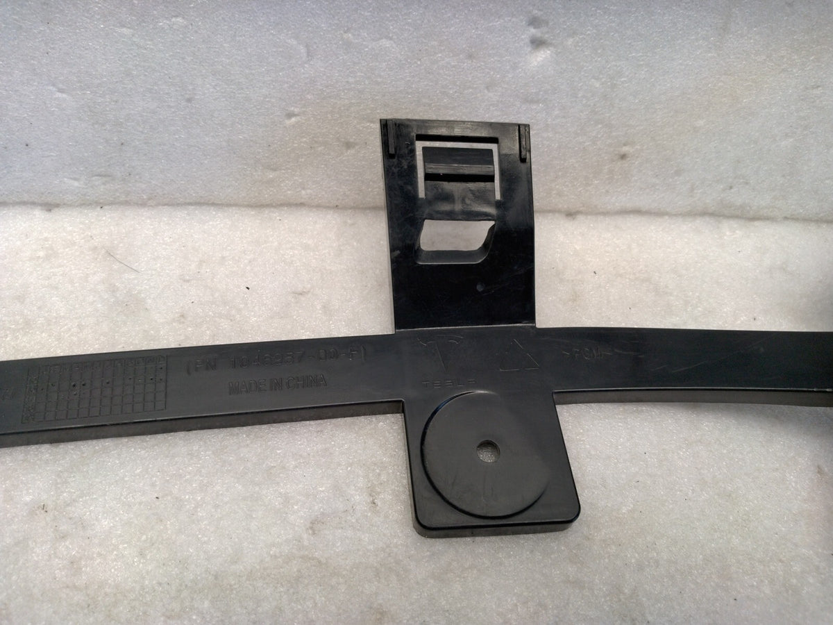 2015-2019 TESLA MODEL X LEFT HEADLIGHT SUPPORT BRACKET 1046957-00-F OEM