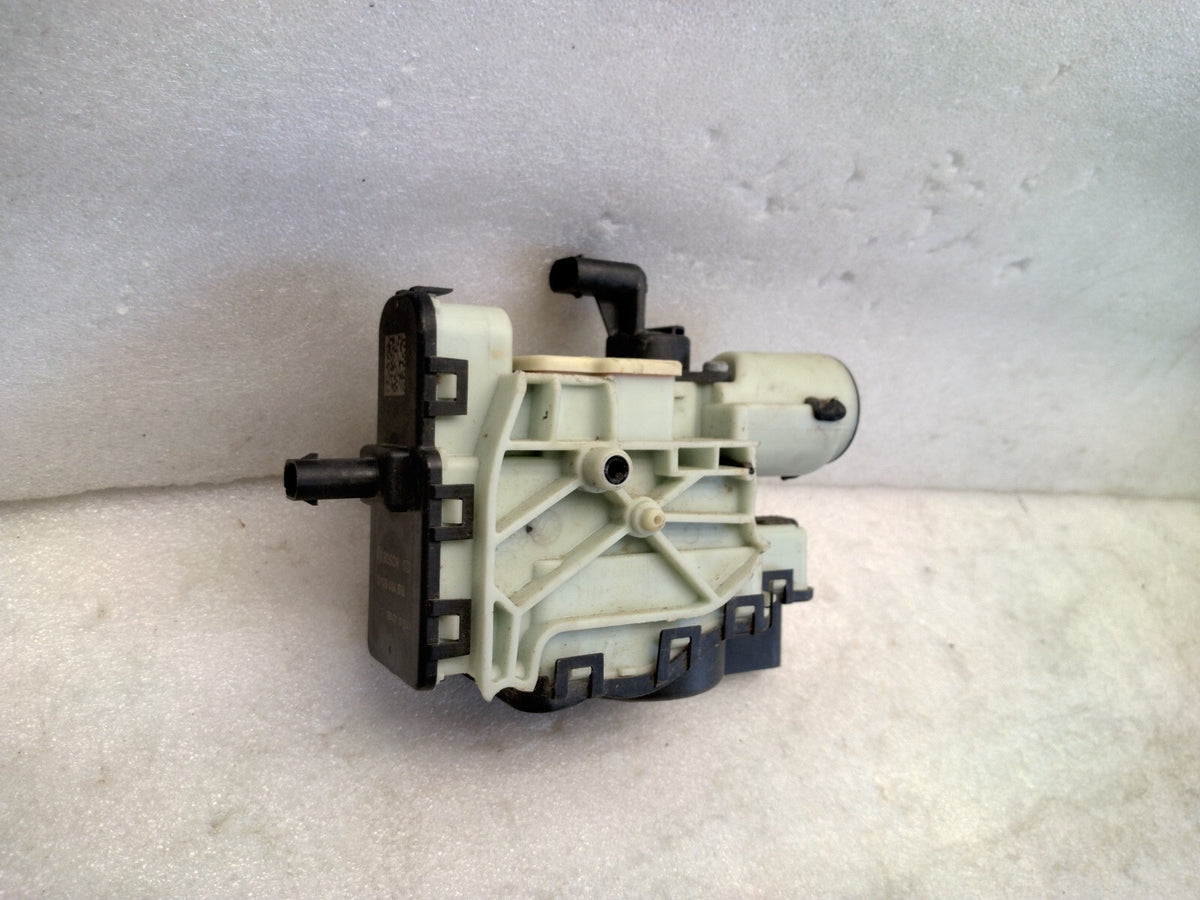 2007-2016 Mercedes-Benz Diesel Emissions Fluid DEF Pump E250 E350 ML320 OEM