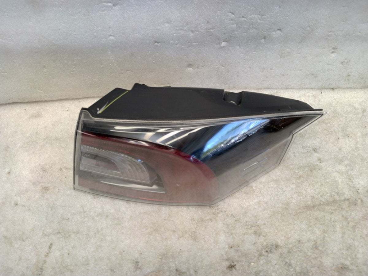 2013 Tesla Model S Rear Right Outer Tail Light Trunk Liftgate 6005919-00-C OEM