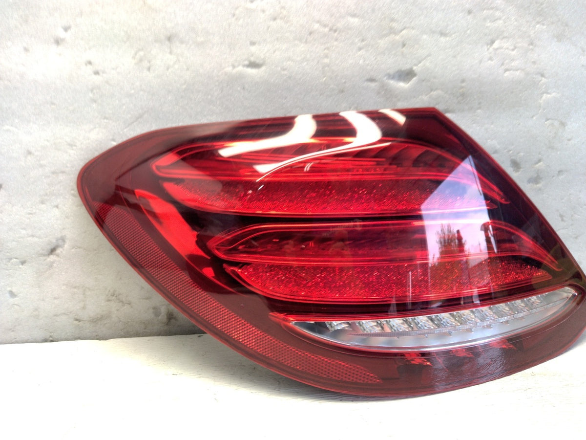 15-18 MERCEDES C-CLASS C250/300/63 LH DRIVER SIDE LED TAIL LIGHT A2139068100 OEM