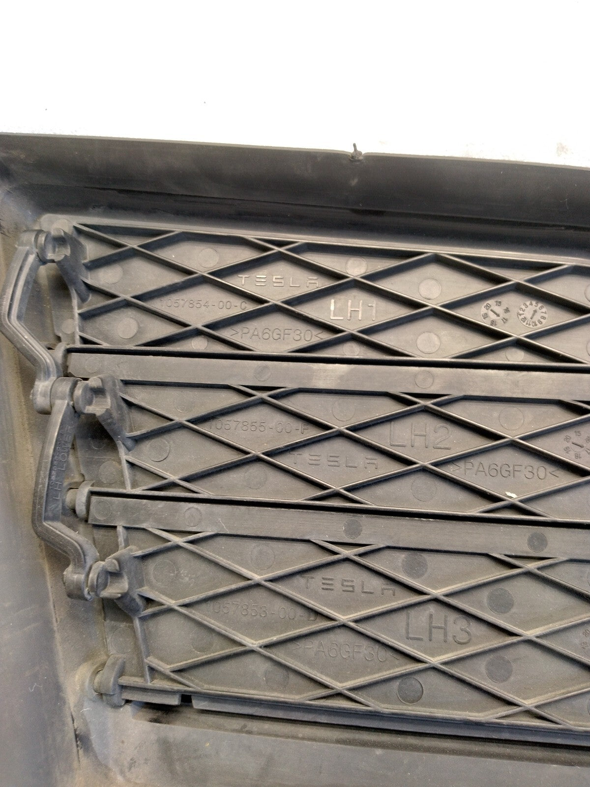 16-20 Tesla Model S Front Driver Left Side Bumper Air Shutter Active Louver OEM