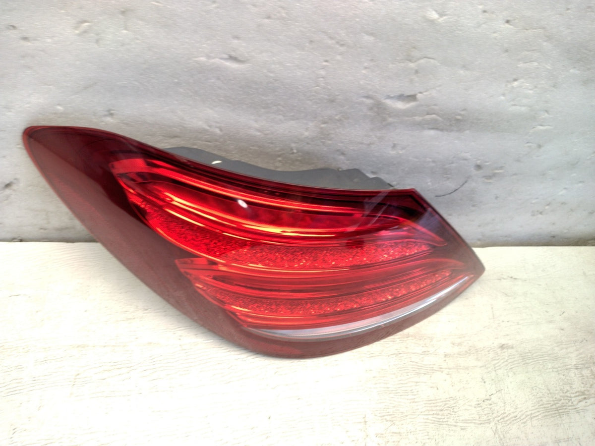 15-18 MERCEDES C-CLASS C250/300/63 LH DRIVER SIDE LED TAIL LIGHT A2139068100 OEM