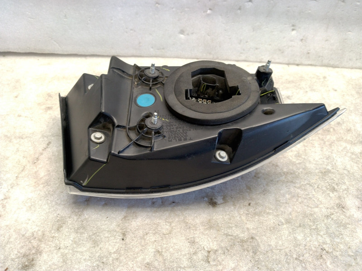 2013 Tesla Model S Rear Right Outer Tail Light Trunk Liftgate 6005919-00-C OEM