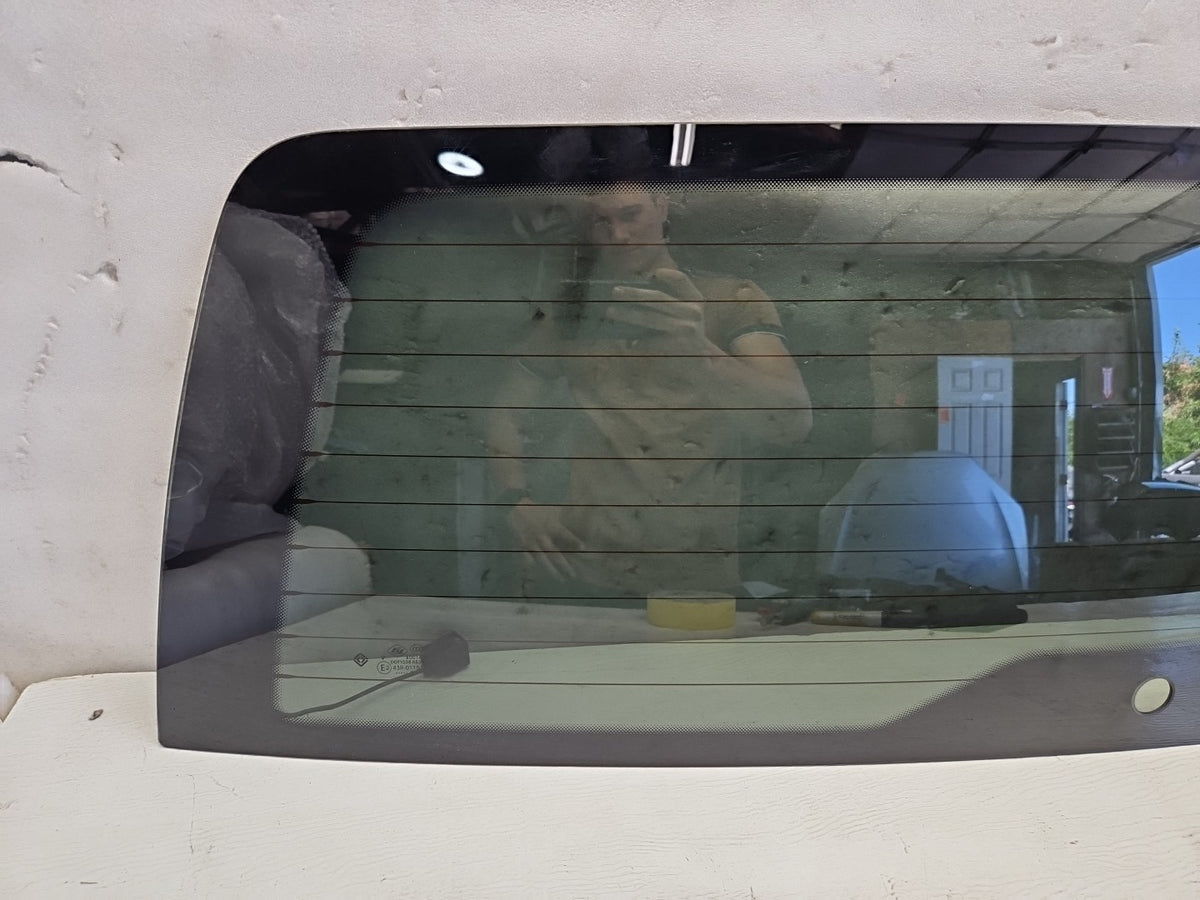 2021-2024 Rivian R1S Rear Tailgate Trunk Lid Window Glass Assy OEM PT00014964