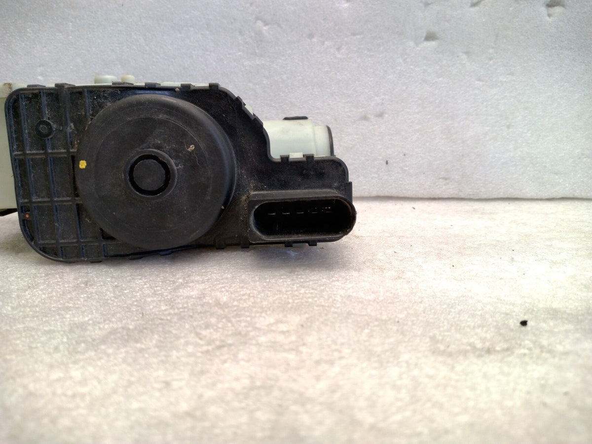 2007-2016 Mercedes-Benz Diesel Emissions Fluid DEF Pump E250 E350 ML320 OEM