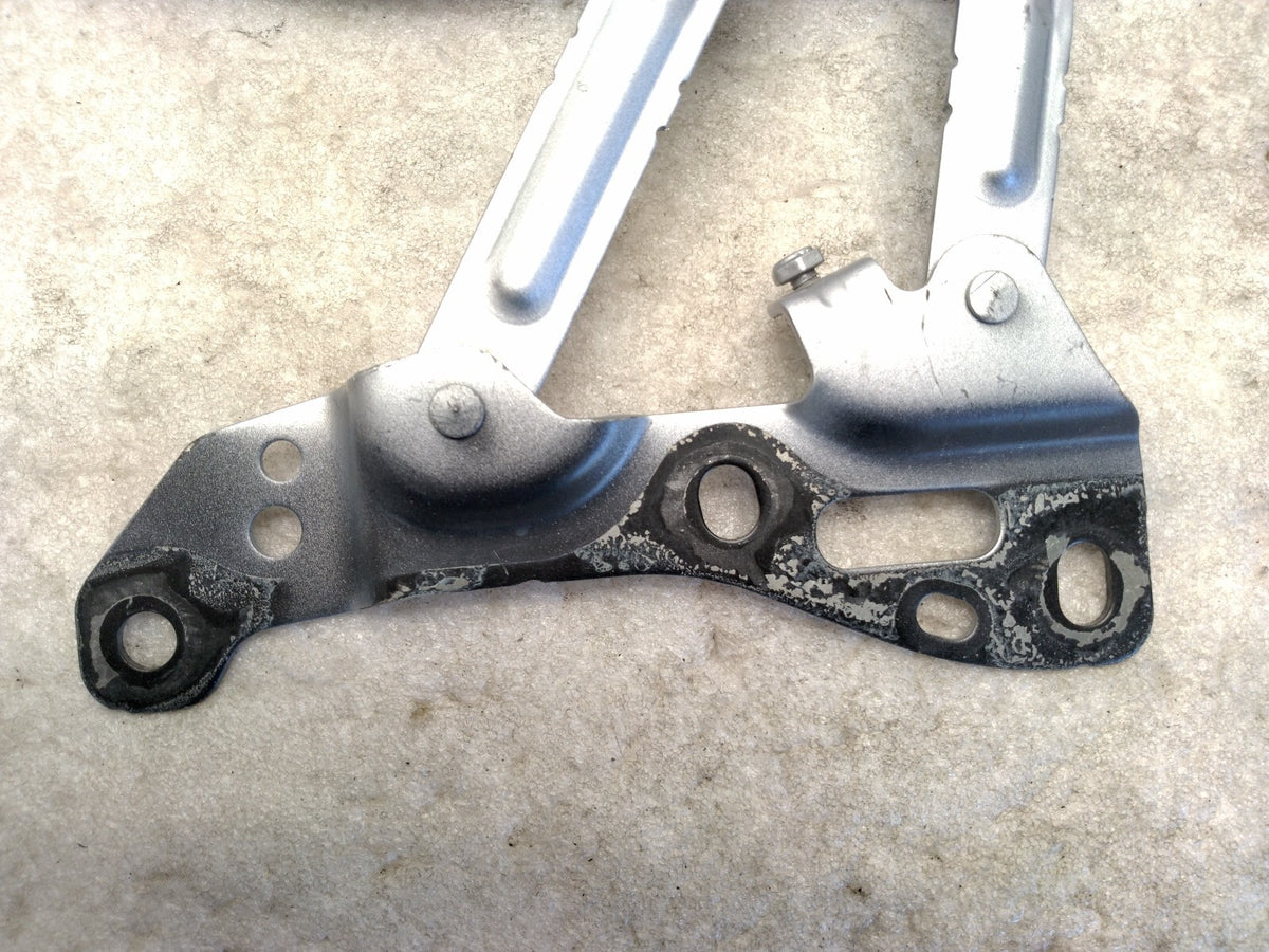 TESLA MODEL X HOOD HINGE LEFT DRIVER 2016-2020 1058041-00-H OEM