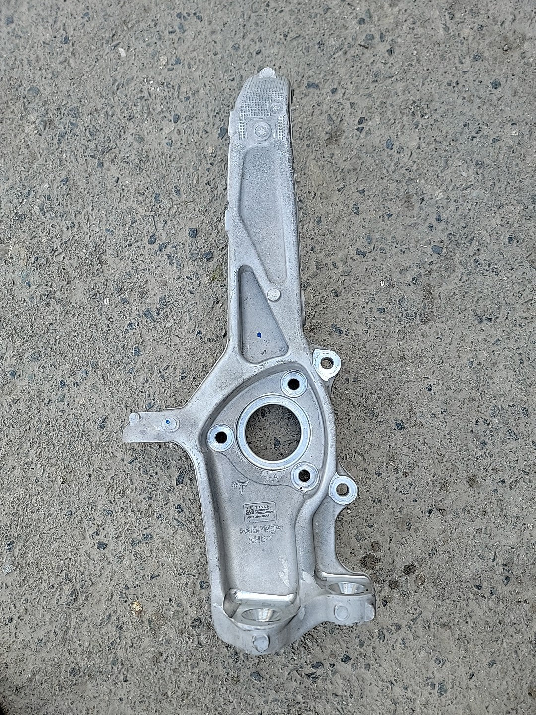 Tesla Model 3 Front Right Passenger Spindle Knuckle Assembly 1044316-00-E