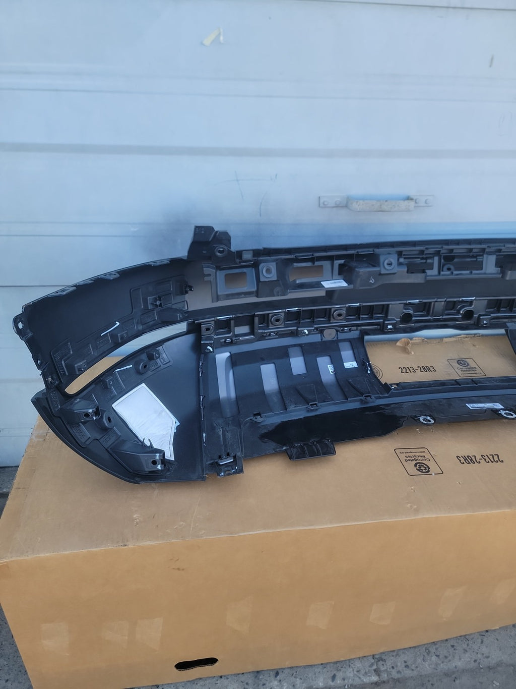2027 RIVIAN R2 REAR BUMPER COVER ASSEMBLY (Black)OEM