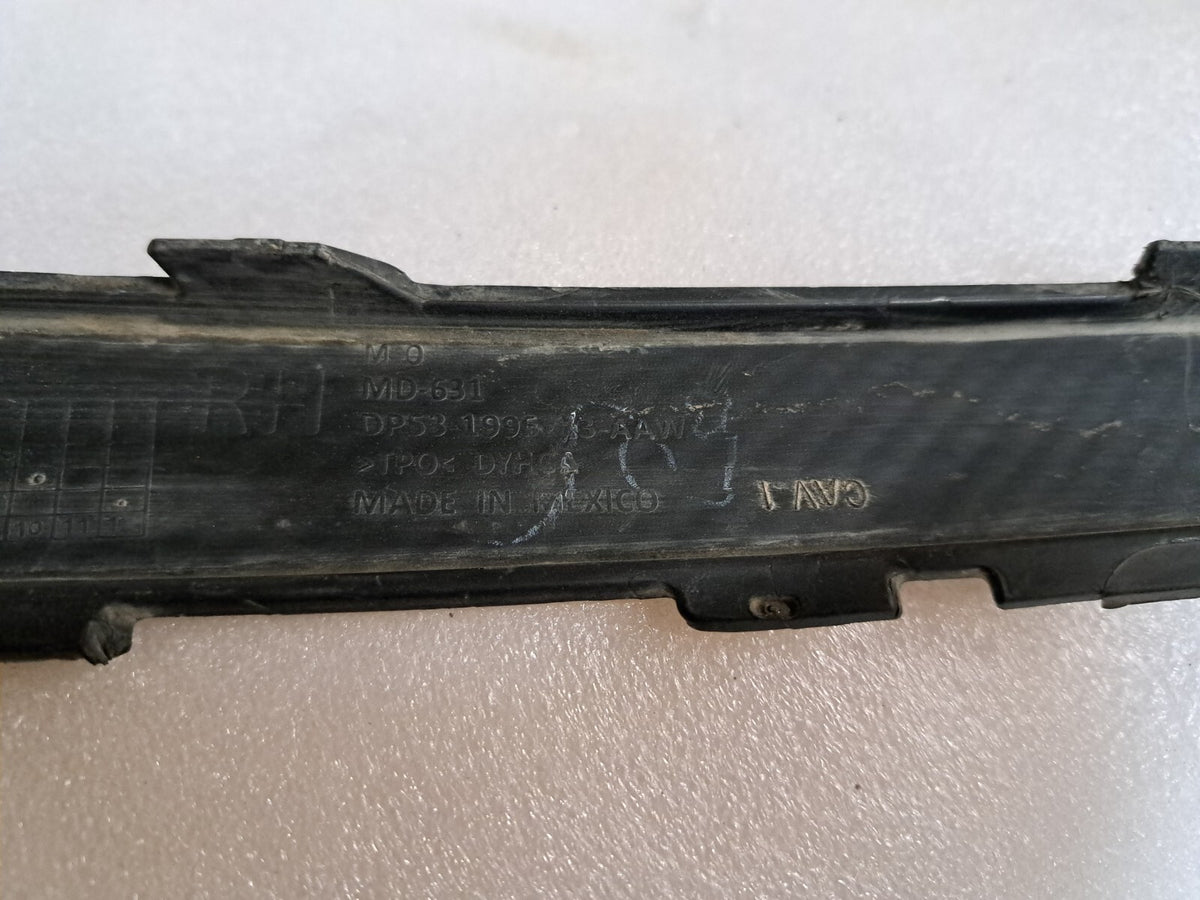 2013 - 2016 LINCOLN MKZ FRONT RIGHT BUMPER INSERT TRIM GRILLE OEM -'